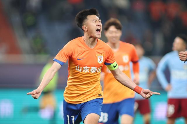 乐鱼体育app下载-【中超】刘洋破门黄紫昌传射建功 泰山2比2十人河南